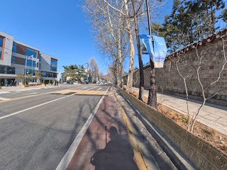 Shared pedestrian and bicycle sidewalk in Seocheon with clear lane markings