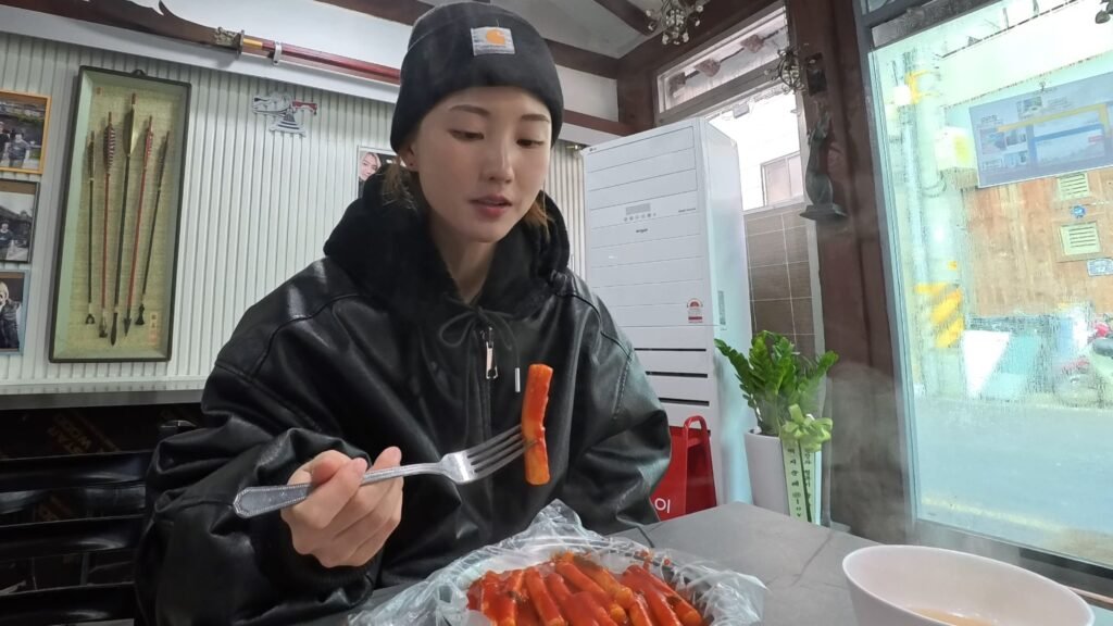 Eaing tteokbokki at cheolgil tteobokki