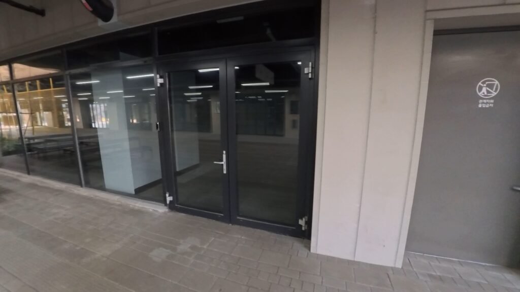 Closed convenience store at Nodeul Island Seoul