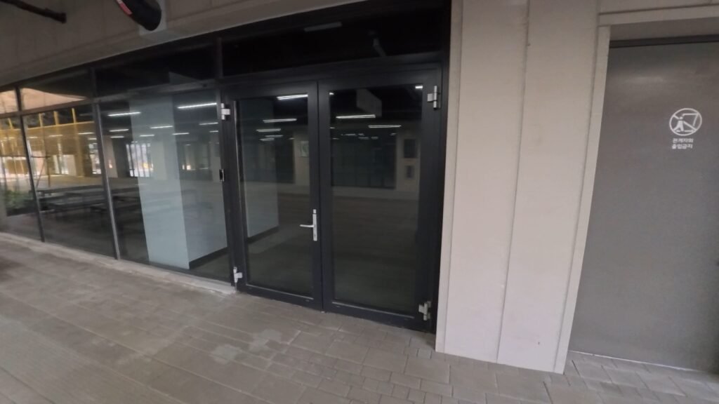 Nodeul Island construction update and closed convenience store