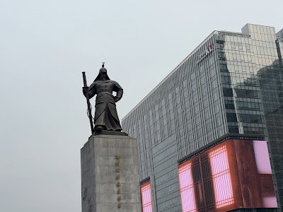 Admiral Yi Sun-sin statue at Gwanghwamun Square Seoul
