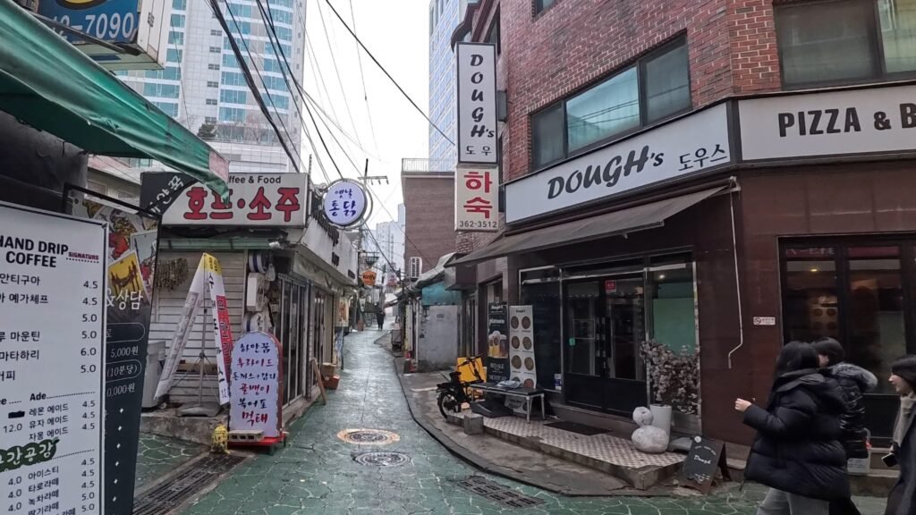 Walking through the retro and nostalgic alleys of Joongnim-dong, a non-touristy side of Seoul.