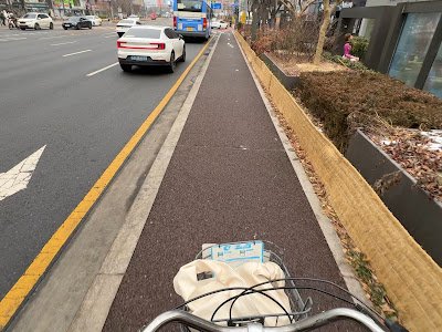 Riding a Seoul’s public bike through the center of Seoul