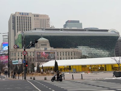 Seoul City Hall and Seoul Plaza along the Gwanghwamun bike route