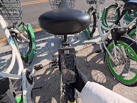 Scanning QR code to unlock a Ddarungi bike in Seoul