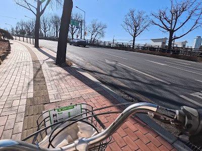 Cycling with Ddarungi public bicycle