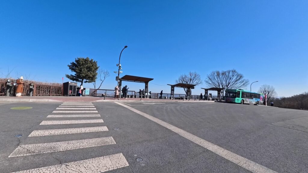 catching-green-namsan-shuttle-bus-at-namsan-tower