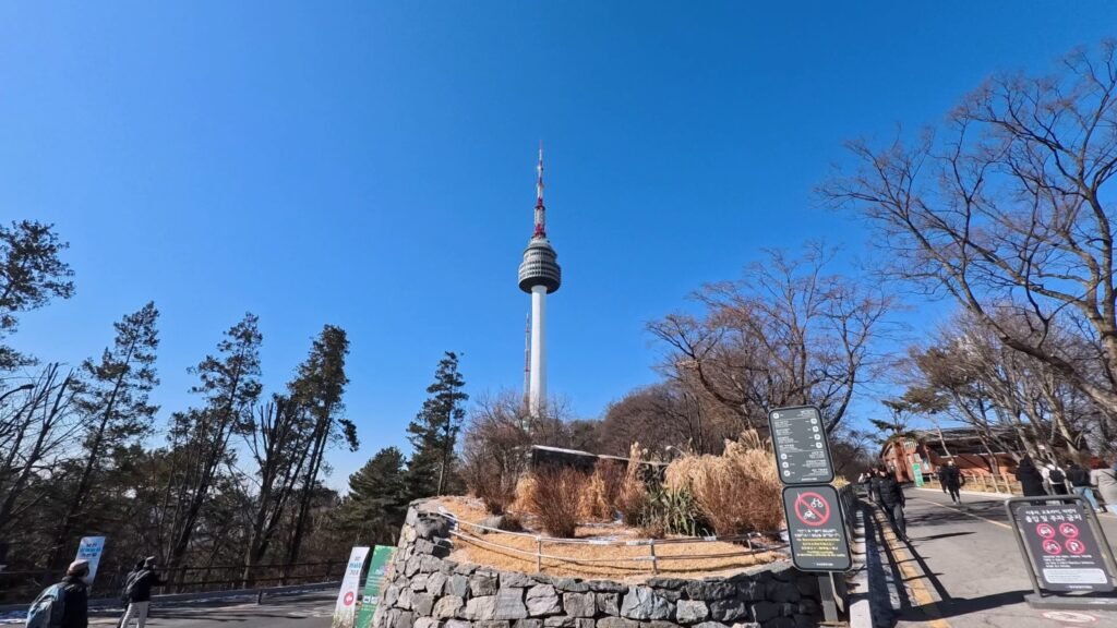 A-landmark-in-Korea-Namsan-tower