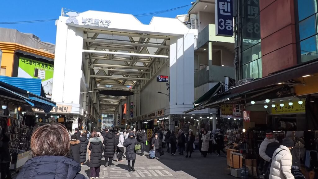 bustling-namdaemun-market-entrance-seoul-korea-2026